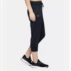 🆕 Under Armour Women's UA Tech Athletic Capri Pants Black